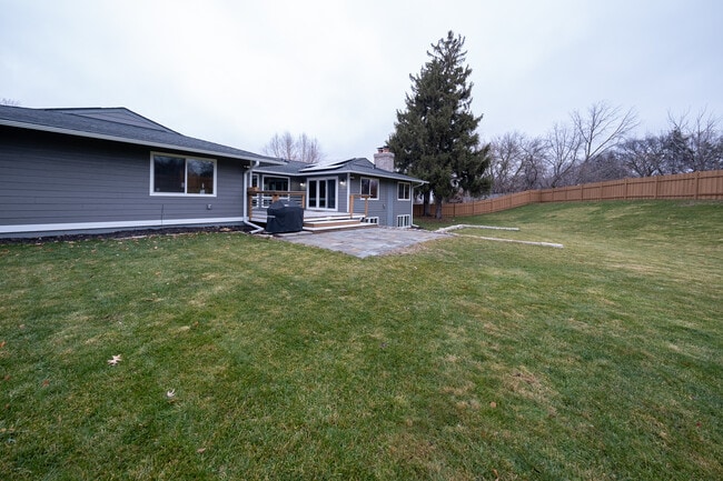 Building Photo - 9513 Briar Cir