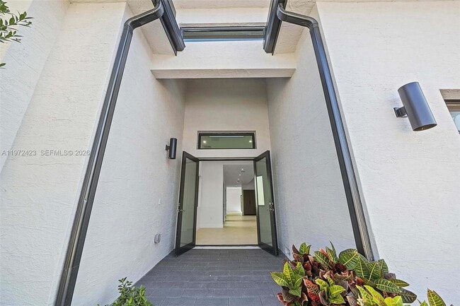 Building Photo - 5718 Ashwood Cir