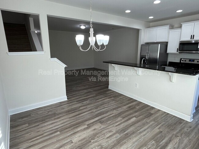 Building Photo - 156 Polaris Ave