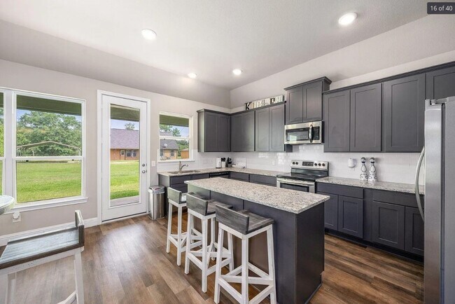 Building Photo - 26579 Pin Oak Dr