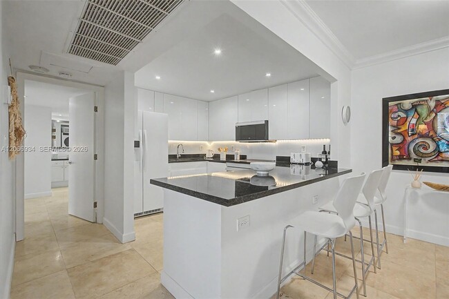 Building Photo - 2301 Collins Ave