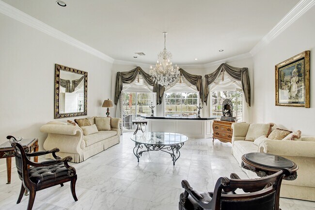 Building Photo - 13703 Lakeshore Way Cove