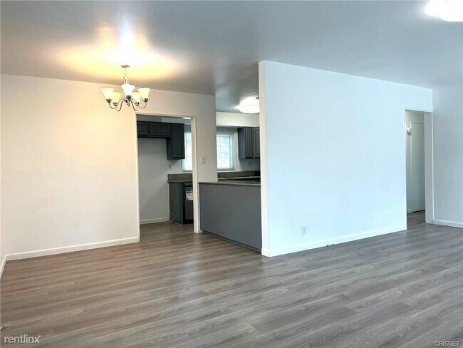 Building Photo - 3 br, 2 bath House - 9000 Sylmar Ave