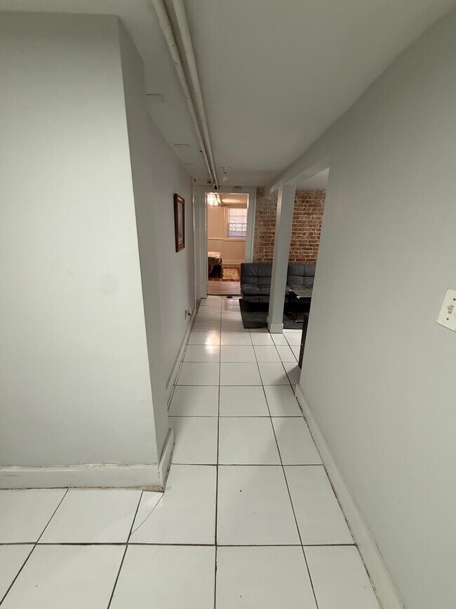 Building Photo - 53 Carman St