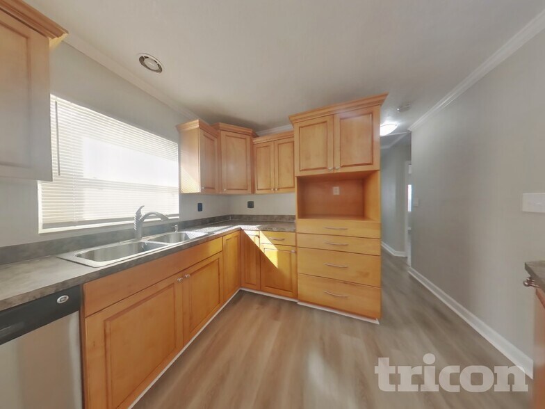 Building Photo - 5834 5th Ave S