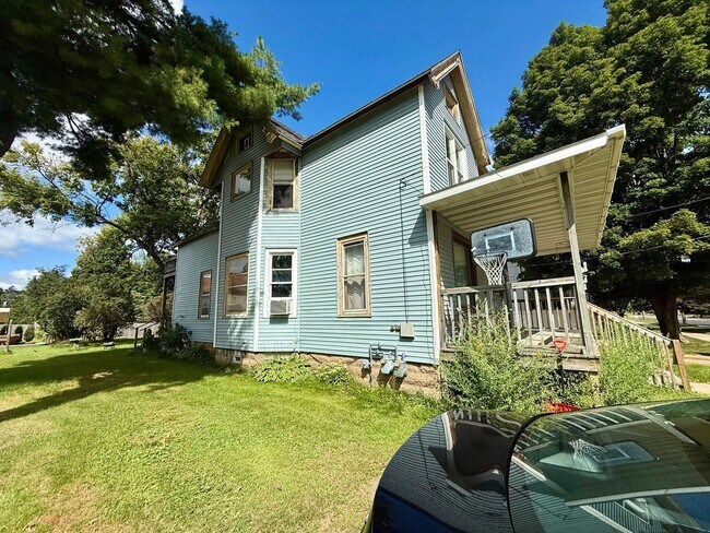 Building Photo - 710 Lincoln St