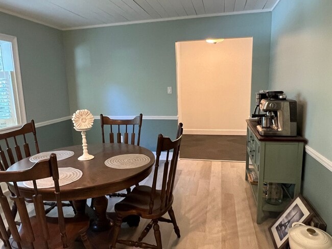 Building Photo - Updated Old Woodlands Plantation Home with Fenced Yard