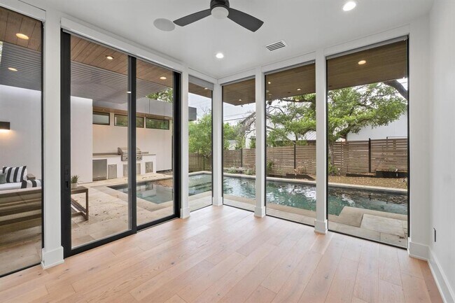Building Photo - 4811 Timberline Dr