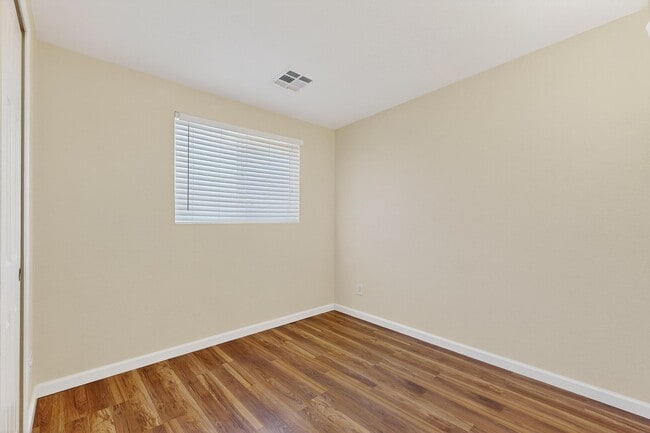 Building Photo - 1237 Pitt St NE