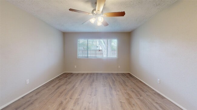 Building Photo - 2331 Barrington Pl Dr