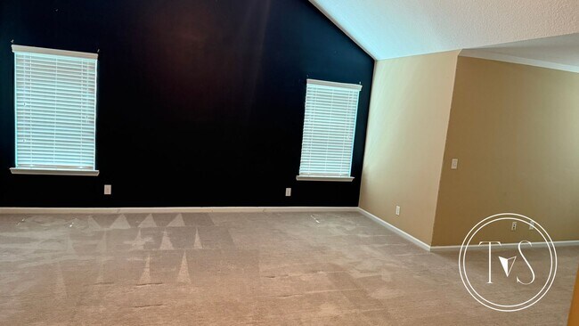 Building Photo - 639 Red Oak Ln