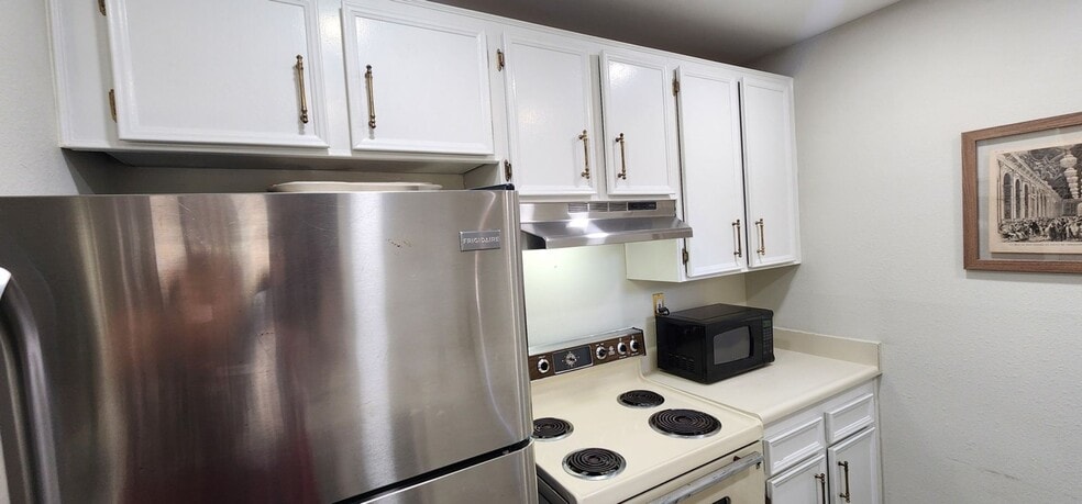 Building Photo - 2920 Briarwood Rd