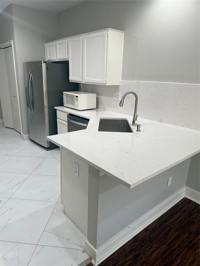 Building Photo - 8402 Cima Oak Ln