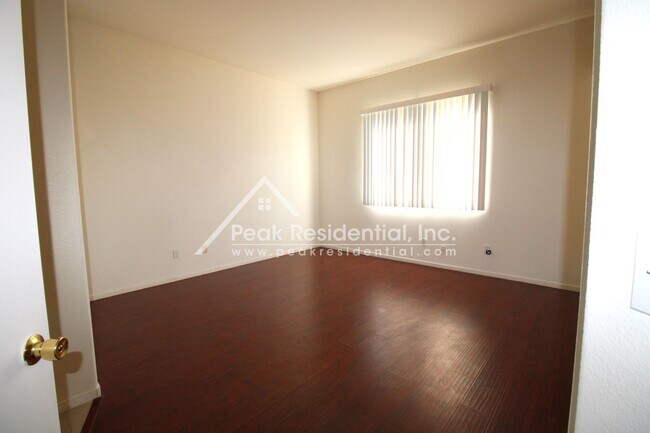 Building Photo - Nice Elk Grove 3bd/2ba Home with 2 Car Garage
