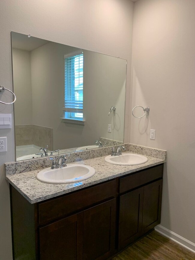 Building Photo - 7601 Trailview Dr