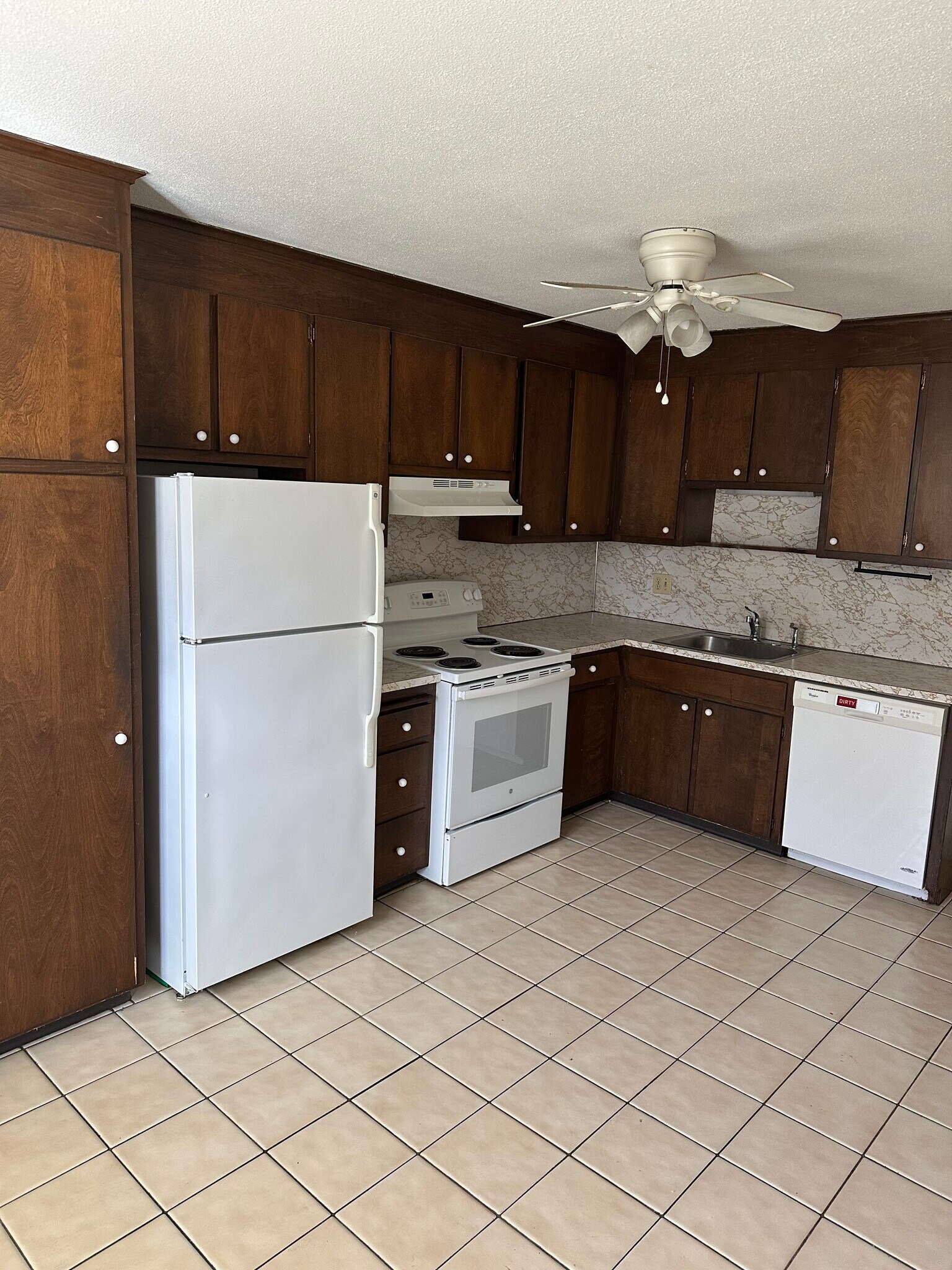 Building Photo - 127 New Britain Ave