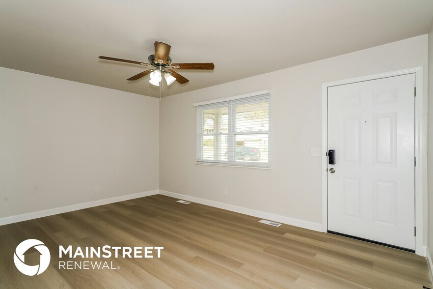 Building Photo - 623 Riverside Dr