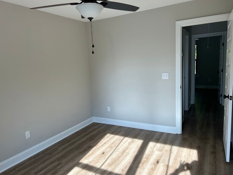 Building Photo - 320 Warrenfells St