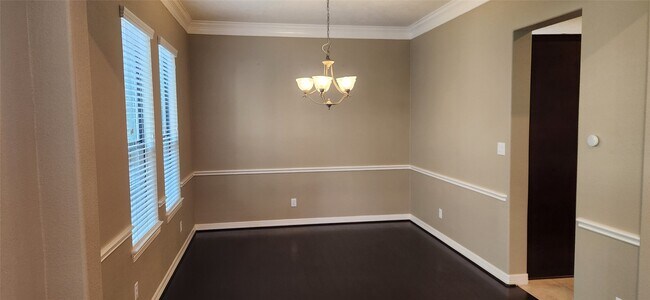 Building Photo - 11614 Royal Oaks Crossing