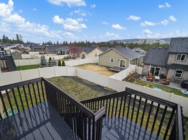 Building Photo - Spacious 5-Bedroom Home with Private Yard & Parking in Spokane