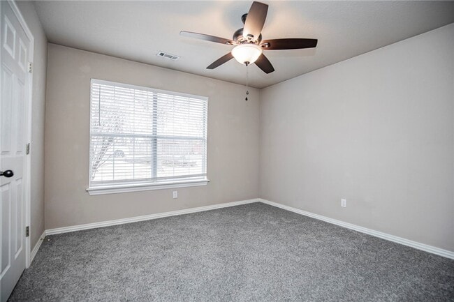 Building Photo - 2803 Foxwood Dr