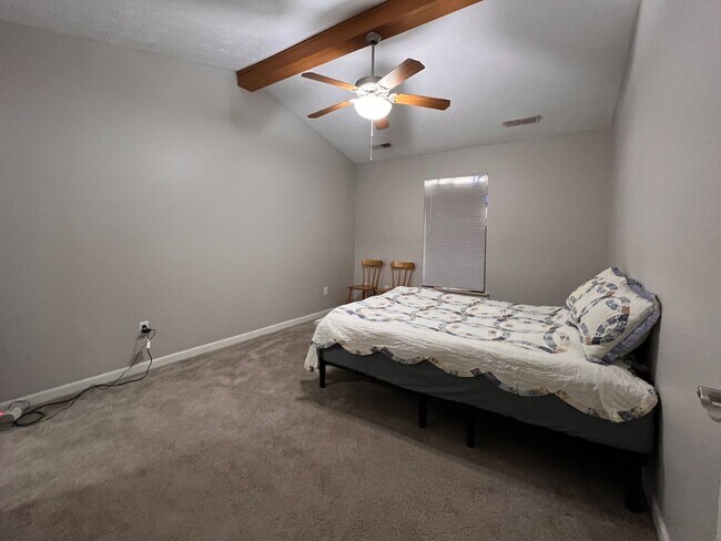 Building Photo - 2B1b Apartment Sublease Available at Cheswick Village