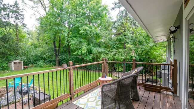 Building Photo - 406 Manor Dr