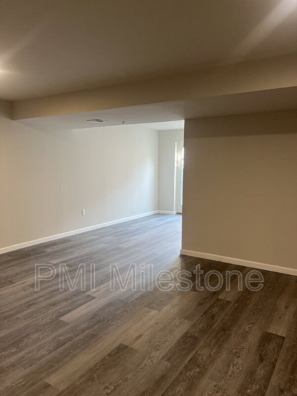 Building Photo - 9734 Dumbarton Dr