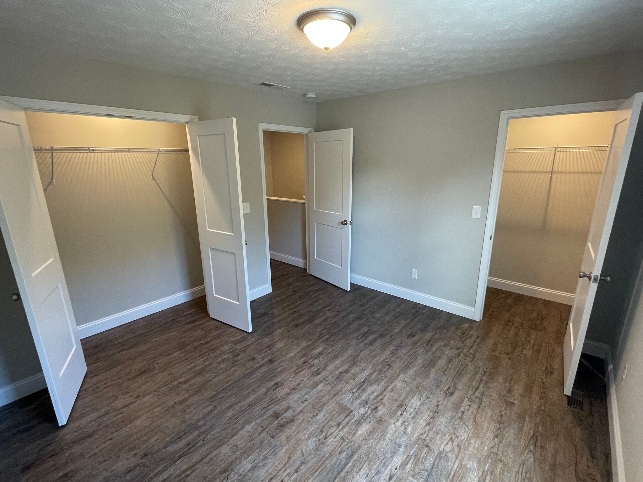 Building Photo - 1011 W 5th St