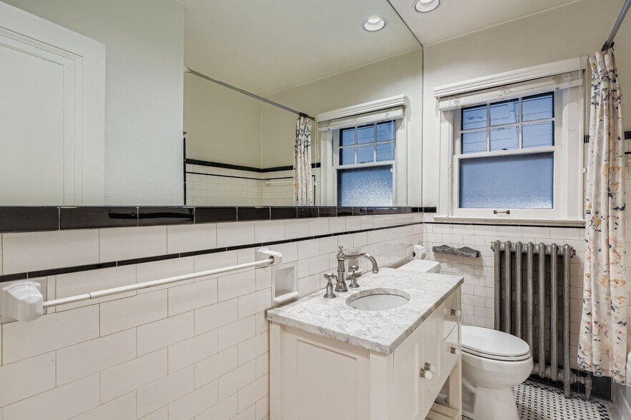 Building Photo - 1655 Jasmine St