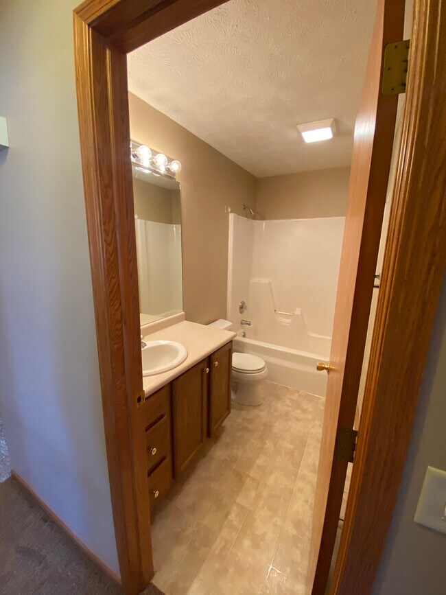 Guest Bathroom - 1608 Ohio St