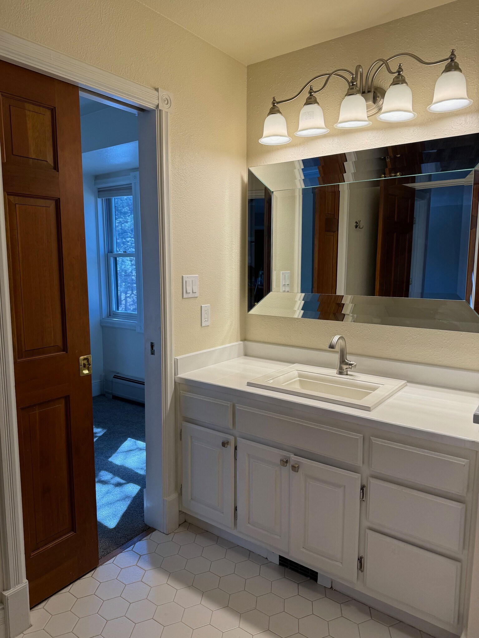 Building Photo - 281 Silver Queen S