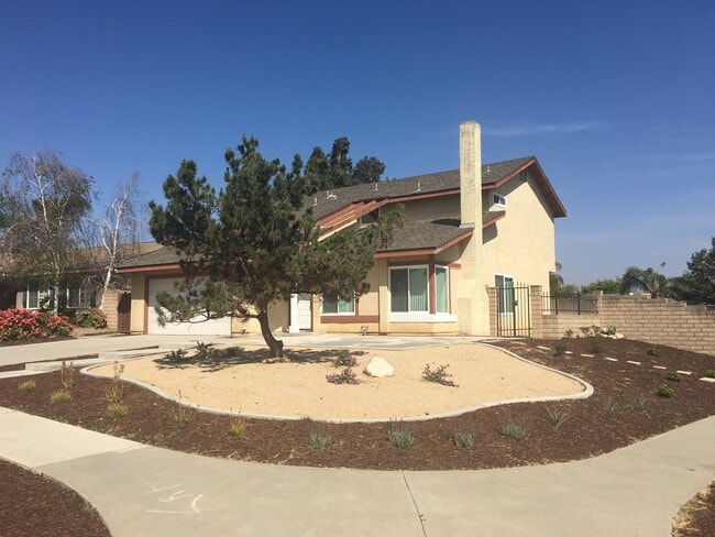 Building Photo - Stunning 5-Bedroom Home for Rent in Desirable Corona Neighborhood!