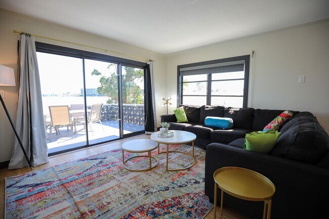 Building Photo - Fully Furnished Luxury Waterfront Unit w/in Walking Distance to the Shopping, Beach, Restaurants,...