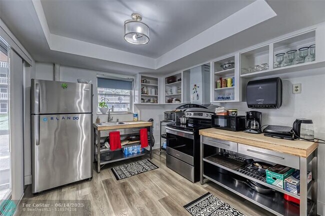 Building Photo - 200 NE 12th Ave