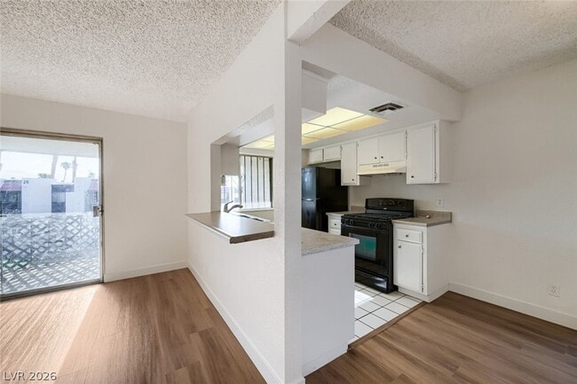 Building Photo - 1405 Vegas Valley Dr
