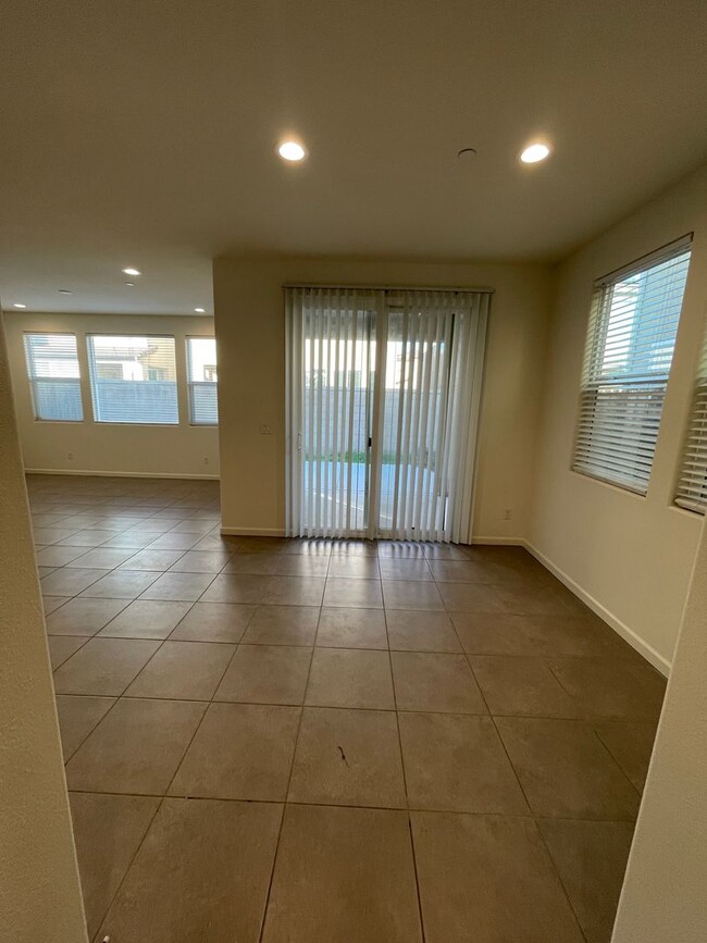 Building Photo - Summer Special $200 Off 1st Month Rent!!!