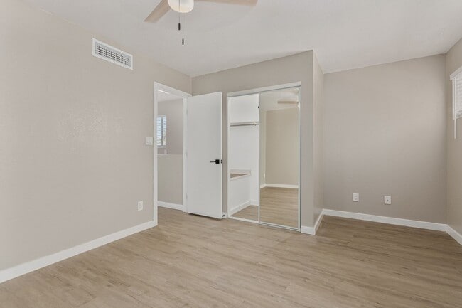 Building Photo - 736 S Farmer Ave
