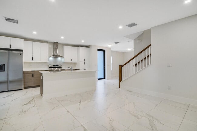 Building Photo - 352 Bella Sol Way