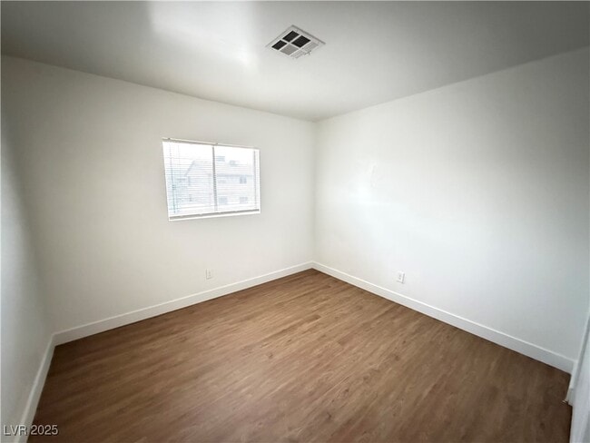 Building Photo - 4750 Thunderbolt Ave