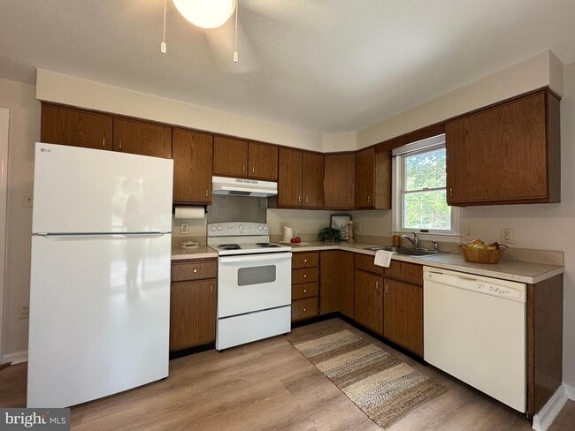 Building Photo - 11850 Clifton Dr