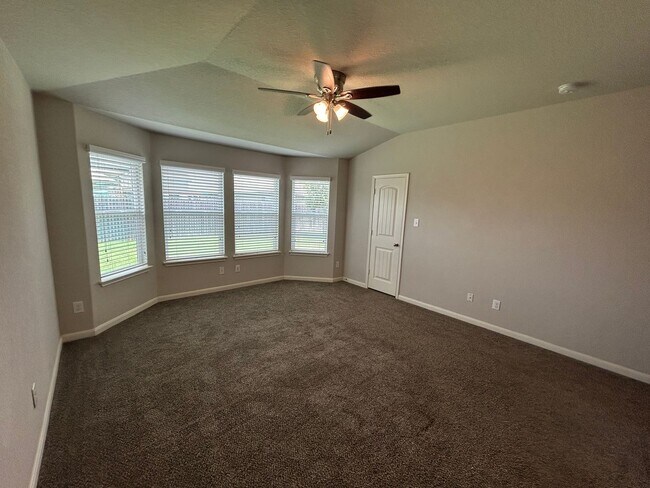 Building Photo - 3/2/2 in Avery Park / Fridge Included  / W...