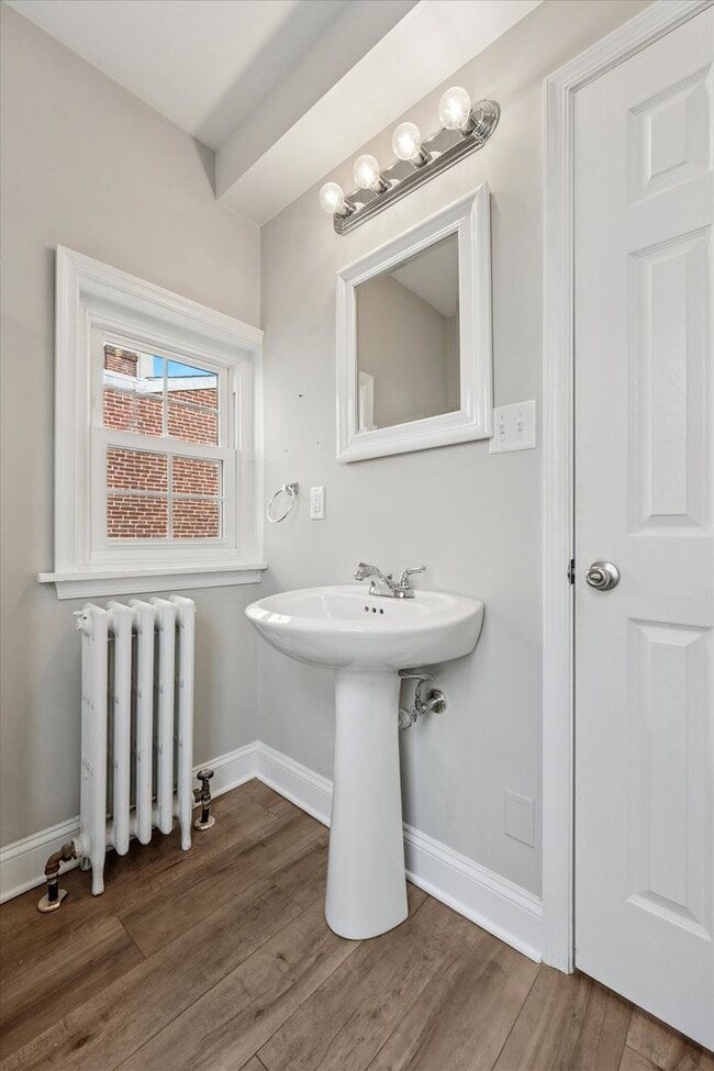 Building Photo - Updated 2BR Apartment in the Heart of West...