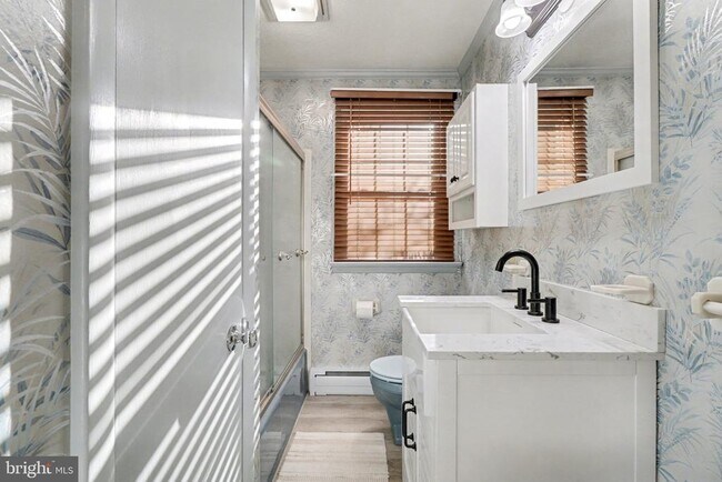 Building Photo - 8 Midland Ct