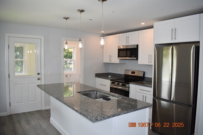 Building Photo - 41 Highland Ave