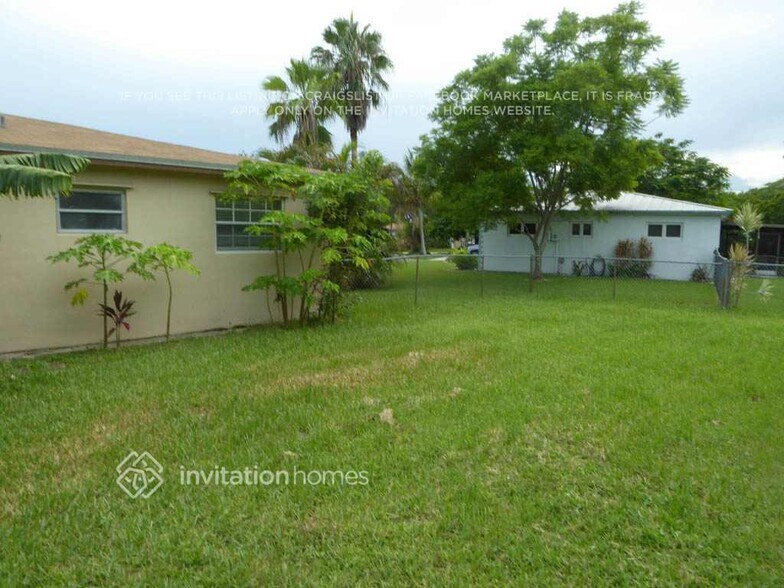 Building Photo - 4675 Addison St