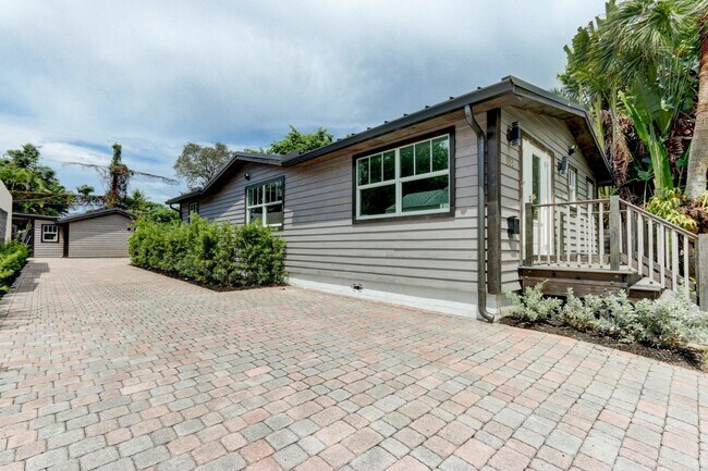 Building Photo - 833 Ardmore Rd