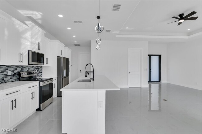 Building Photo - 6005 Queen Ave N