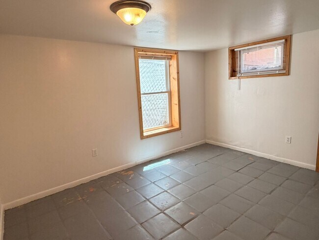 Building Photo - 424 N 9th St