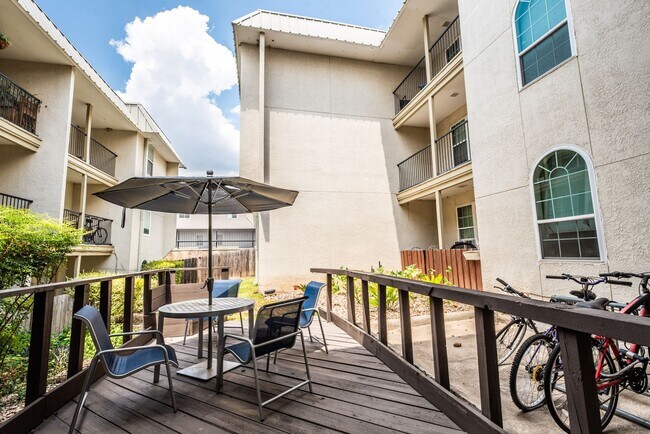 Building Photo - Pointe Condos #56